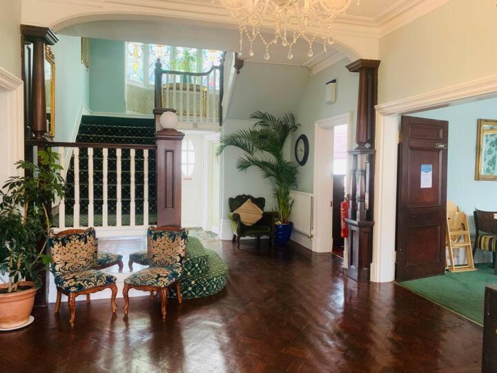 The Cobham Hotel Сътън он Сий Екстериор снимка